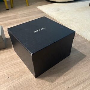 Big Prada bucket hat box